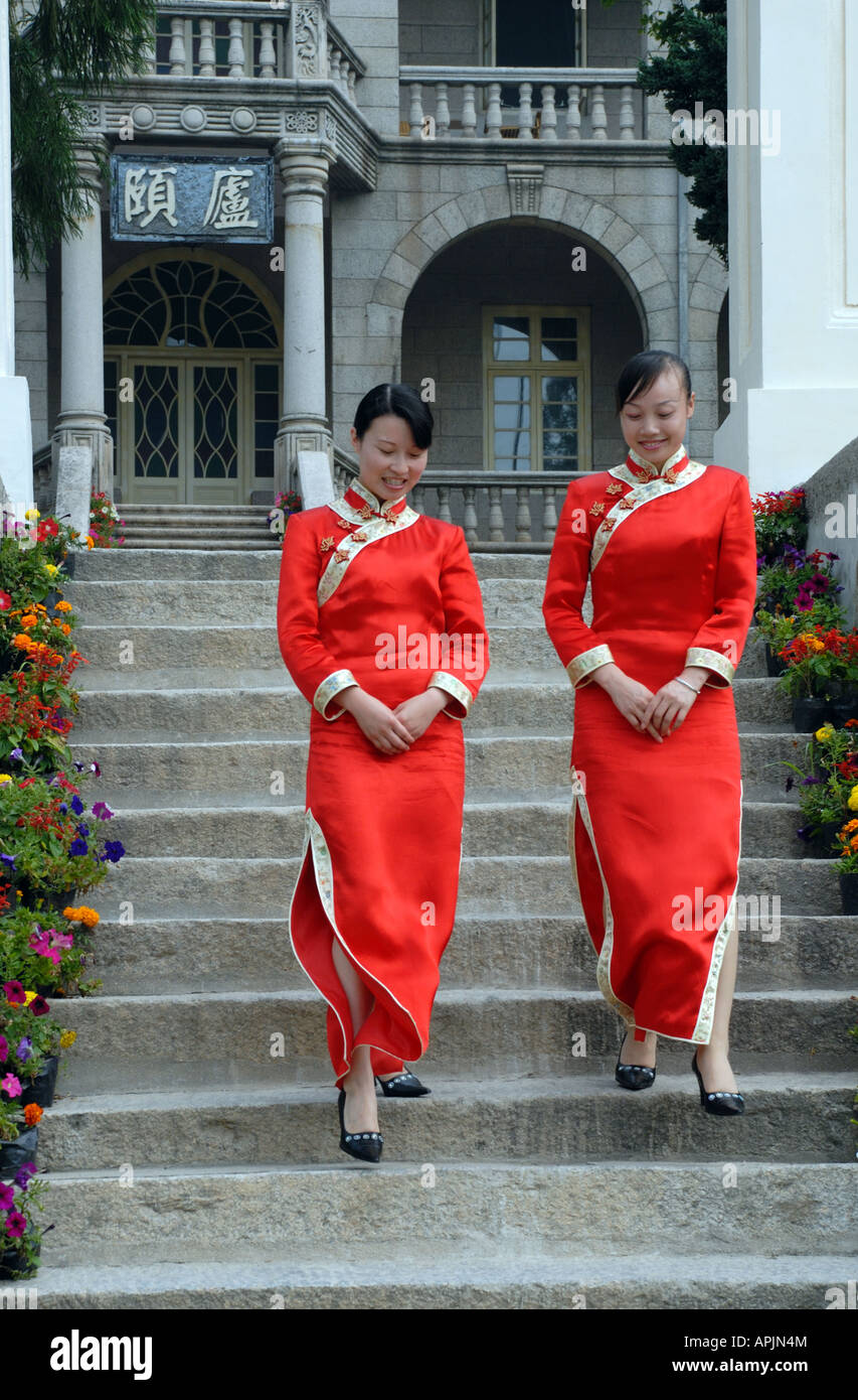 2 Girls borrowed from reception of the Jigong Shan Hotel to decorate the steps of the Yilu Villa Jigong Mountain Stock Photo