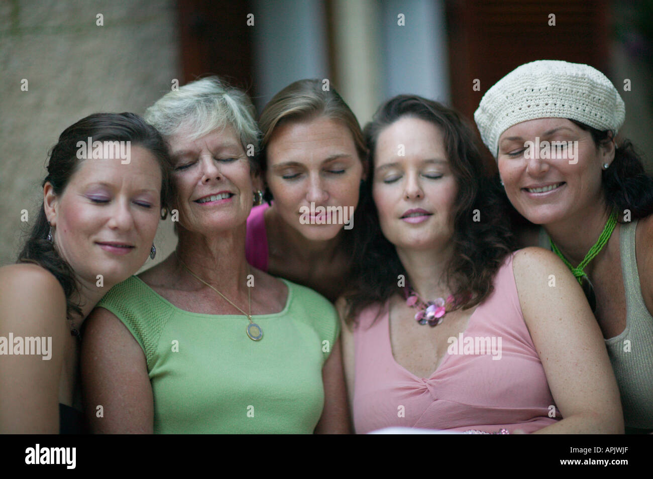 Family portrait mother daughters hi-res stock photography and images ...