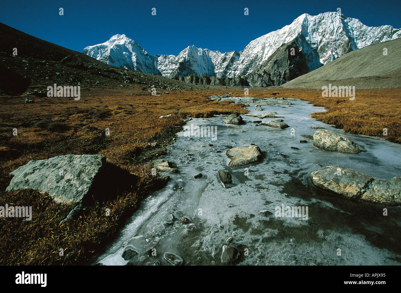 Himalayan peaks high altitude hi-res stock photography and images - Alamy