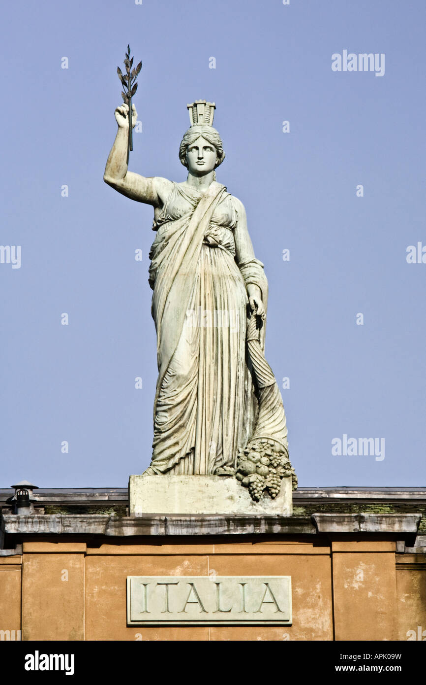The sculpture entilted Italia by Alexander Sandy Stoddart on top of the Italian Centre, Merchant City, Glasgow. Stock Photo