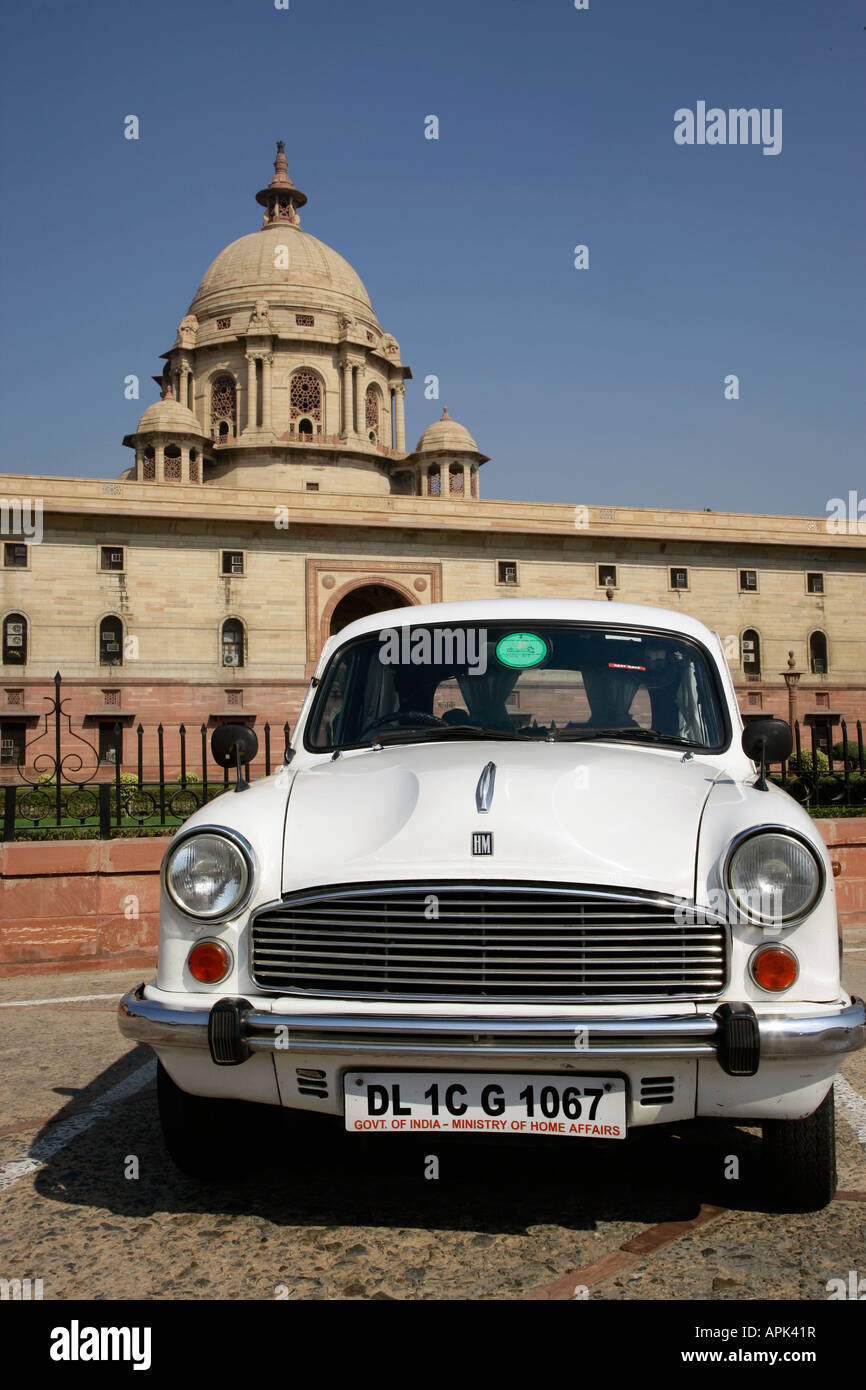Government Buildings, Rashtrapati Bhavan & Ambassador car, New Delhi, Uttar Pradesh, India Stock Photo