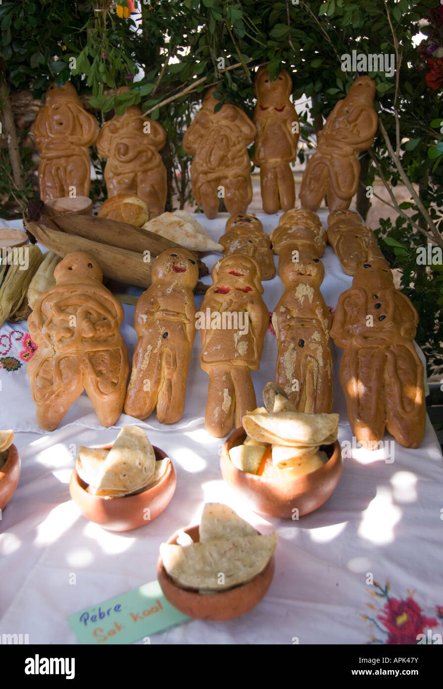 Day of the Dead Altar Offerings Stock Photo - Alamy
