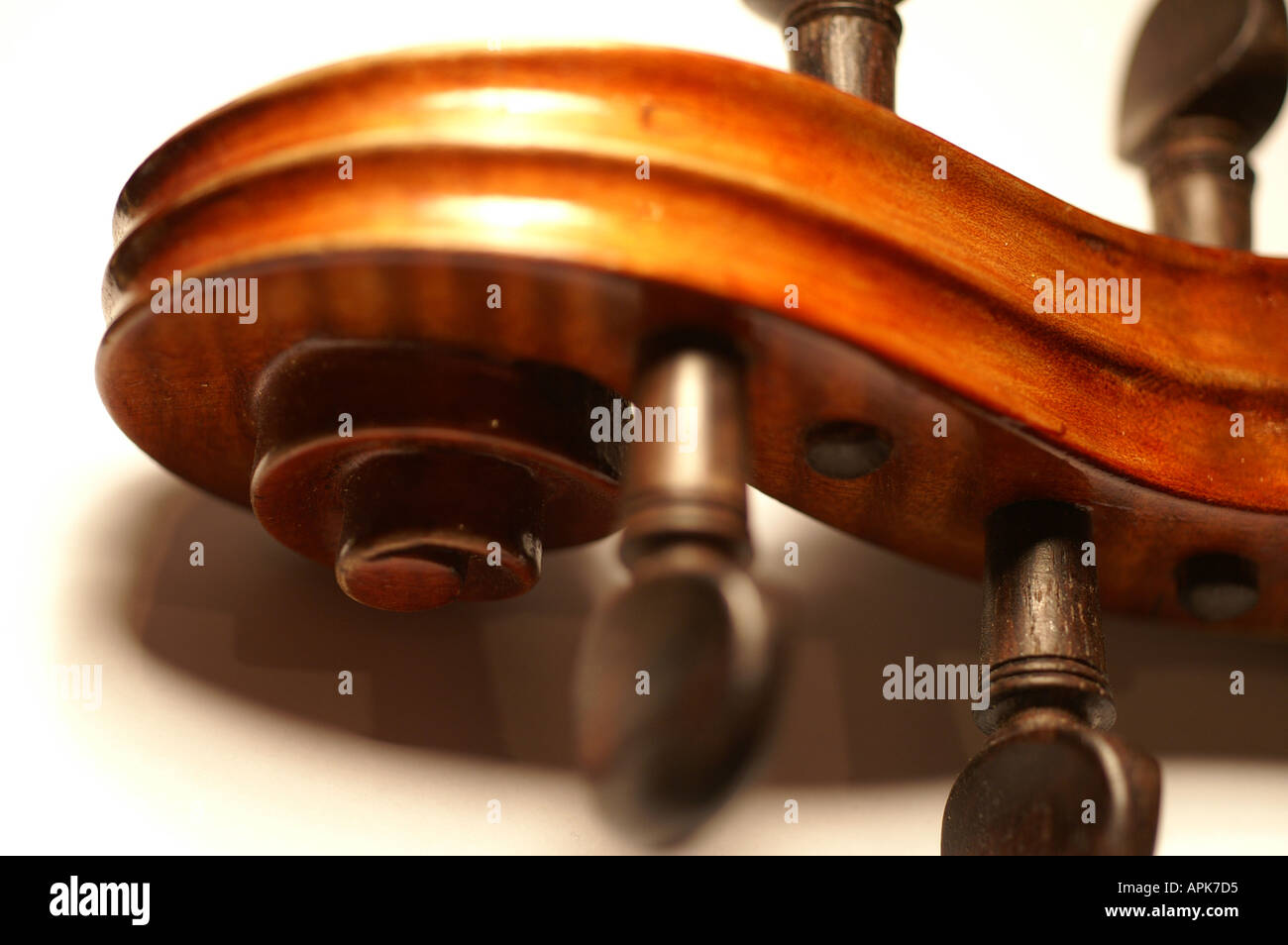 tuning keys and scrollwork on a violin Stock Photo Alamy