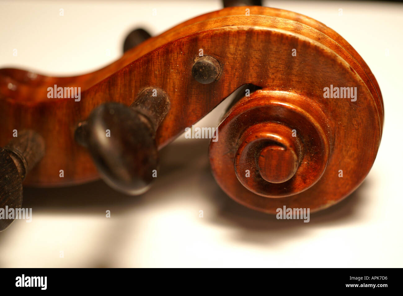 tuning keys and scrollwork on a violin Stock Photo Alamy