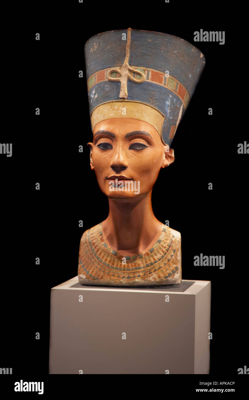 Sculpture of Queen Nefertiti Stock Photo Alamy