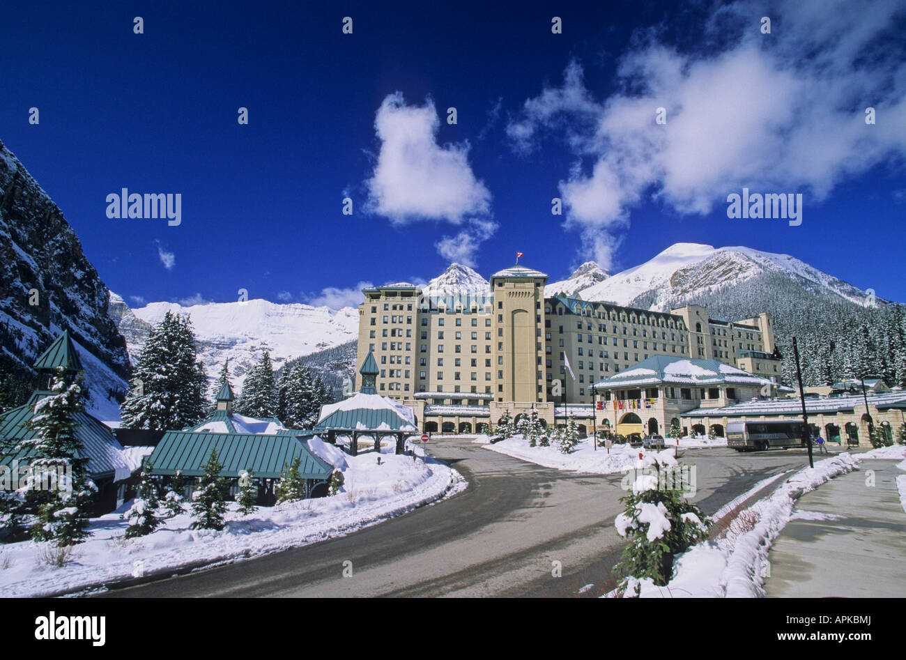 Fairmont chateau lake louise resort hotel hi-res stock photography and ...