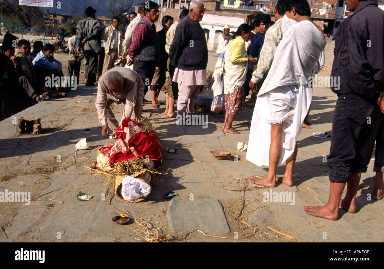Nepal Kathmandu dead body awaiting cremation Stock Photo