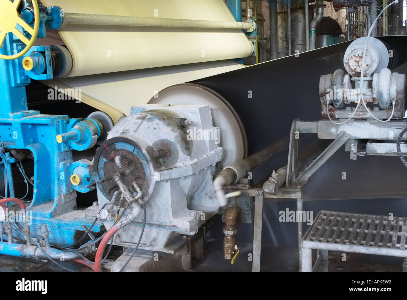 Paper cup manufacturing machines hi-res stock photography and images - Alamy