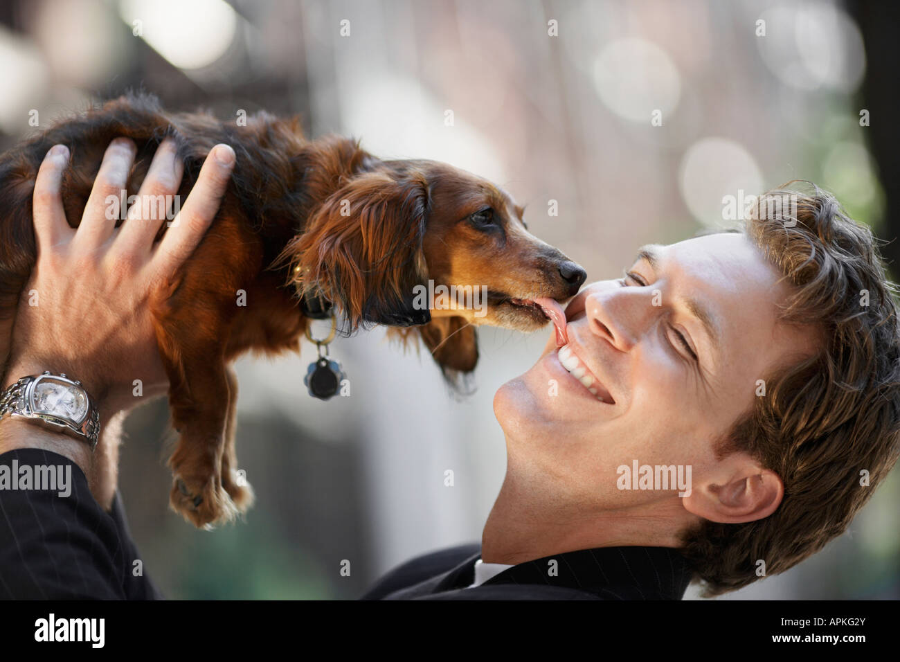 Парень с собакой. Животные и их хозяева. Животное и его хозяин. Животное и его хозяин. Человек с собакой.