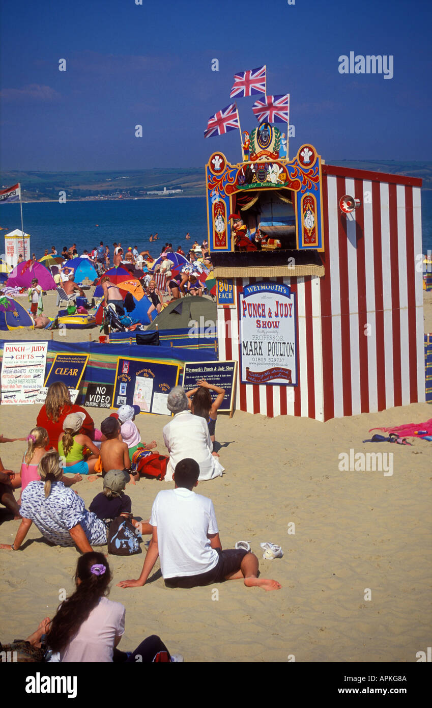 Punch and Judy, Weymouth Beach, Weymouth, Dorset, England, UK, Europe