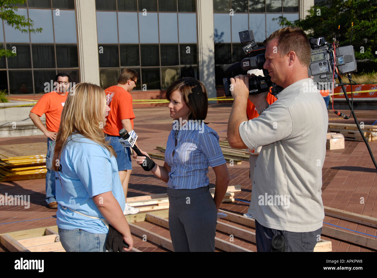 TV Television crew does a live interview news story about the Indianapolis chapter for Habitat for Humanity Stock Photo