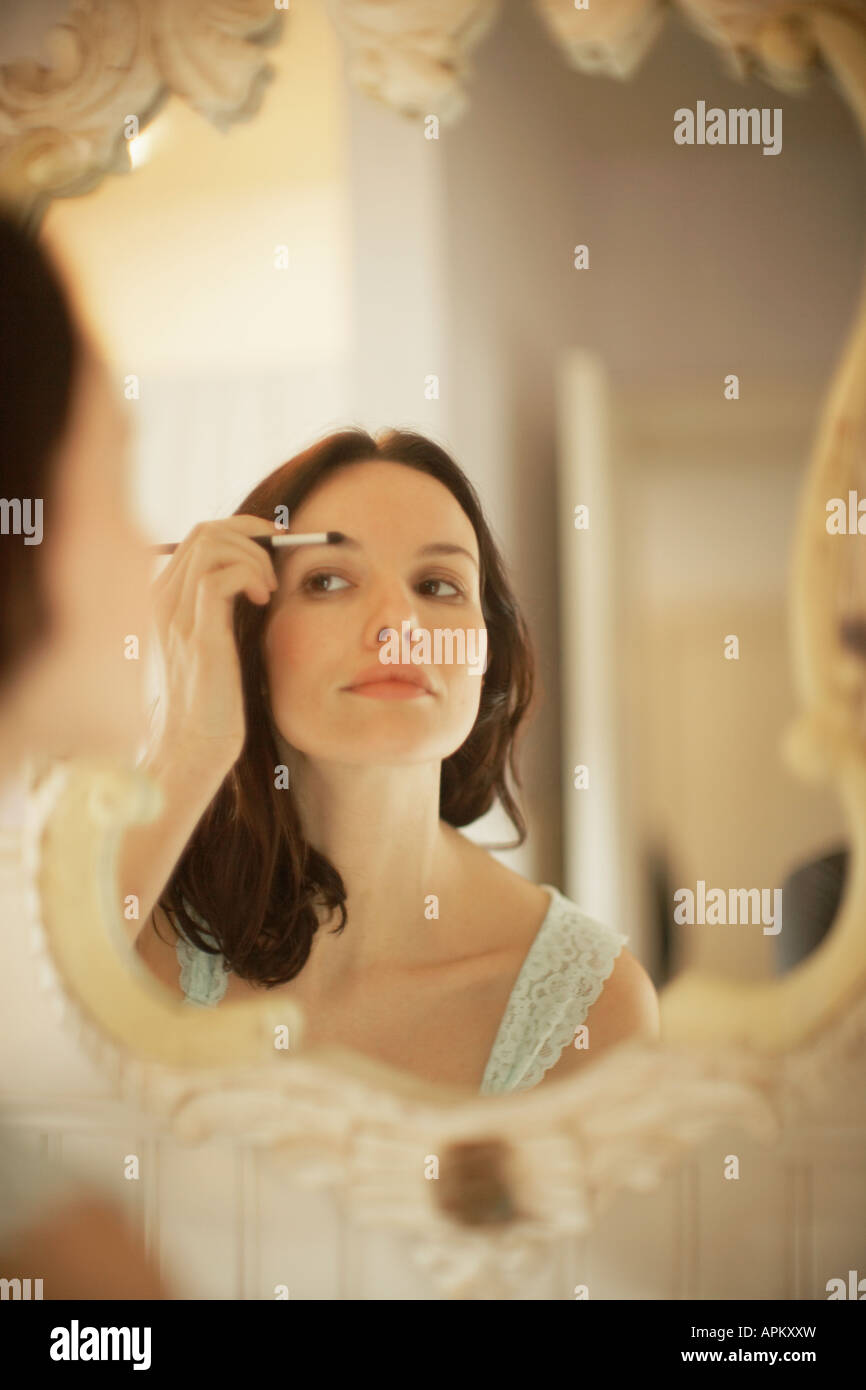 Applying make up black woman hi-res stock photography and images - Alamy