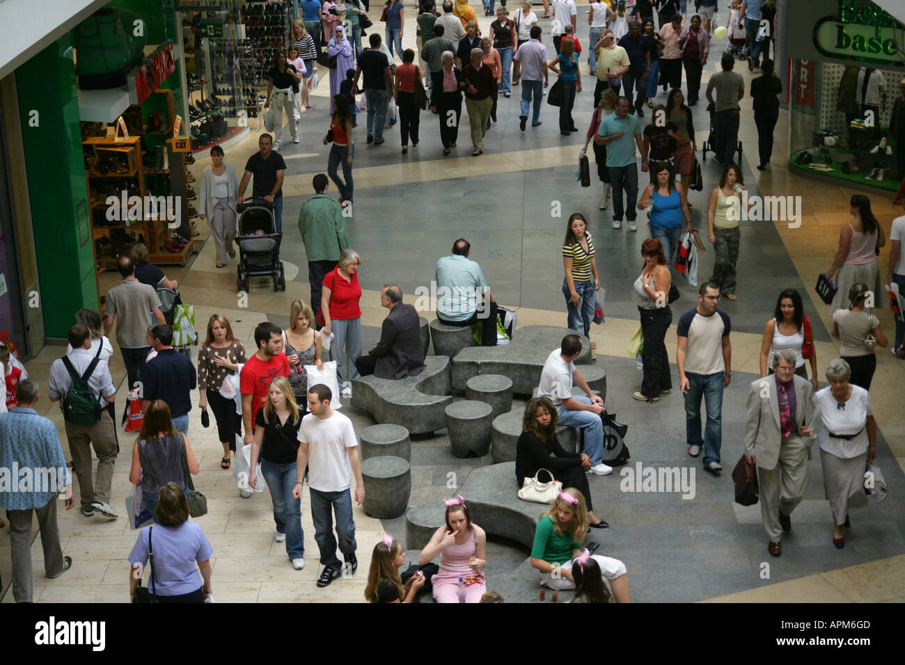 Shoppers, Bluewater shopping centre, Kent, England, UK. EDITORIAL USE ONLY Stock Photo