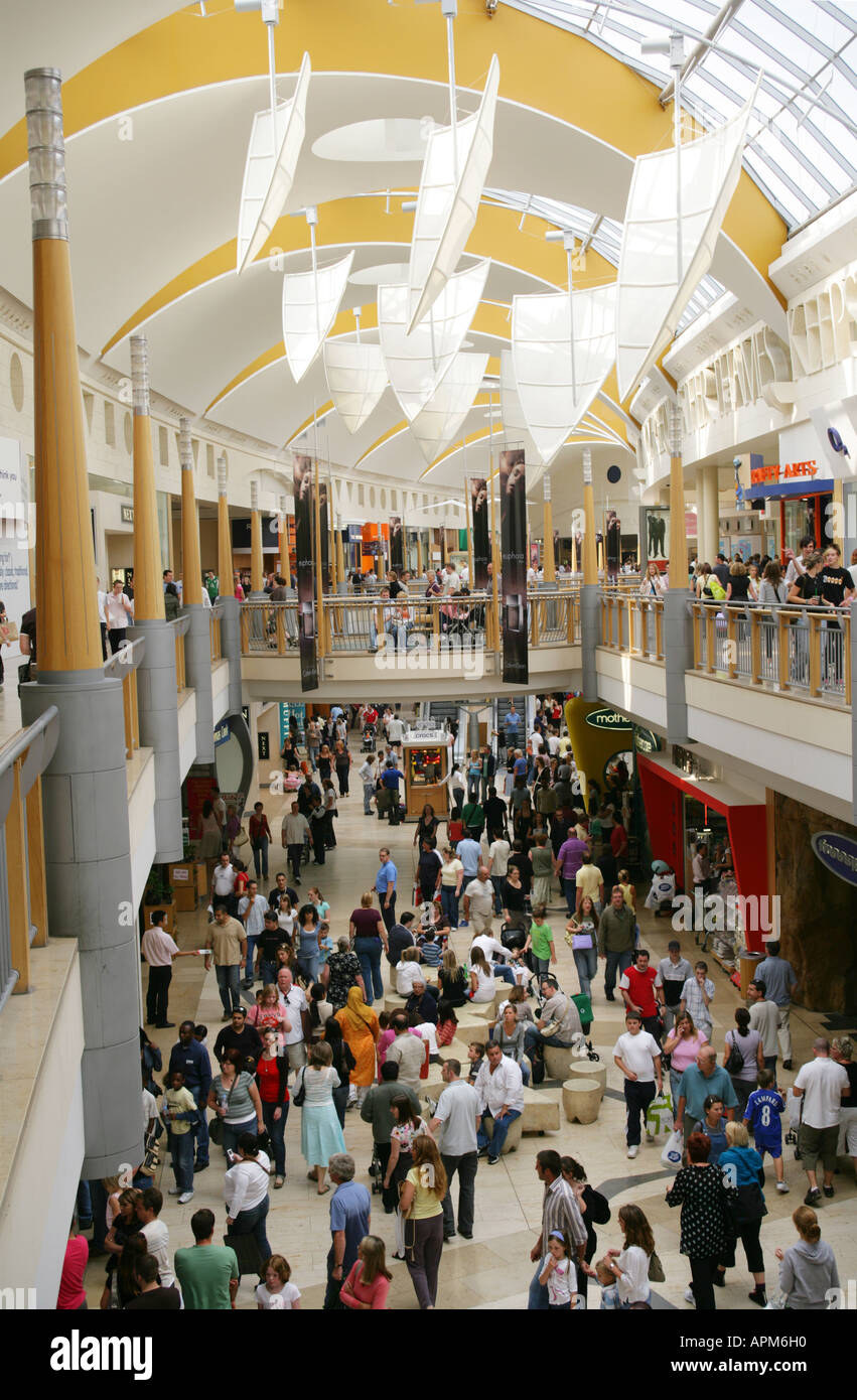 Shoppers, Bluewater shopping centre, Kent, England, UK. EDITORIAL USE ONLY Stock Photo Alamy