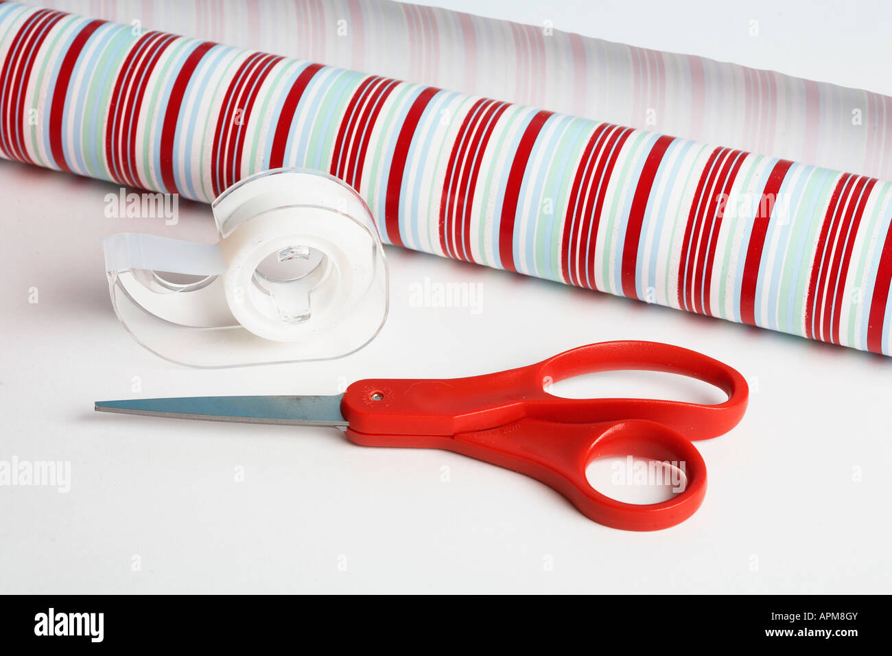 https://c8.alamy.com/comp/APM8GY/wrapping-paper-adhesive-tape-and-scissors-APM8GY.jpg