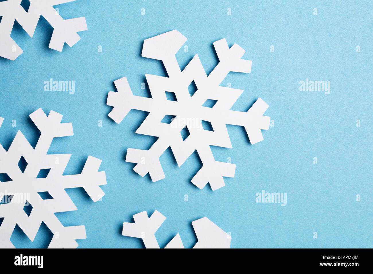 Paper snowflakes on blue background (close-up Stock Photo - Alamy
