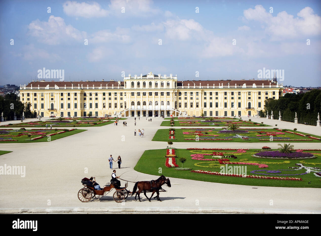 Austria, Vienna, horse cart with Schoenbrunn castle in background Stock Photo