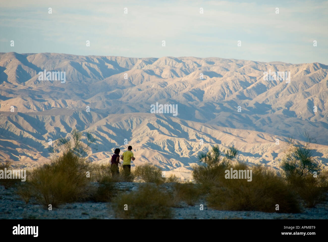 runners in the desert Stock Photo