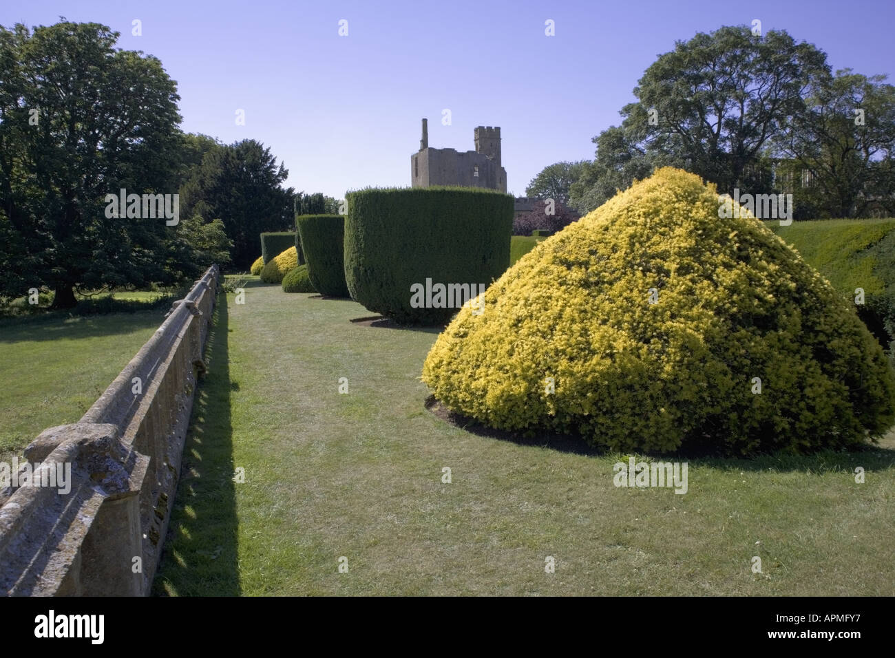 estate grounds of sudeley castle the cotswolds