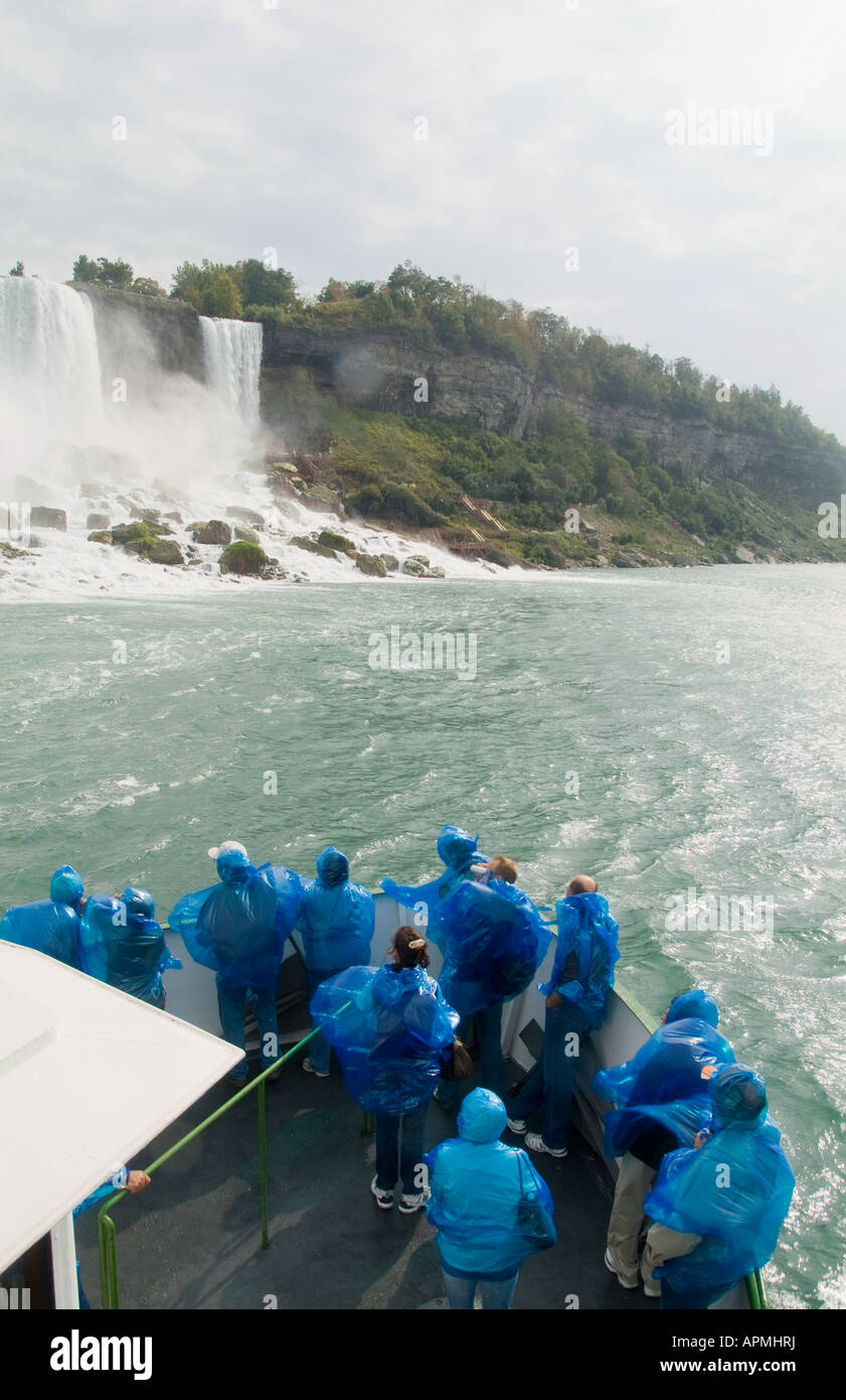 Tourists in niagara falls hi-res stock photography and images