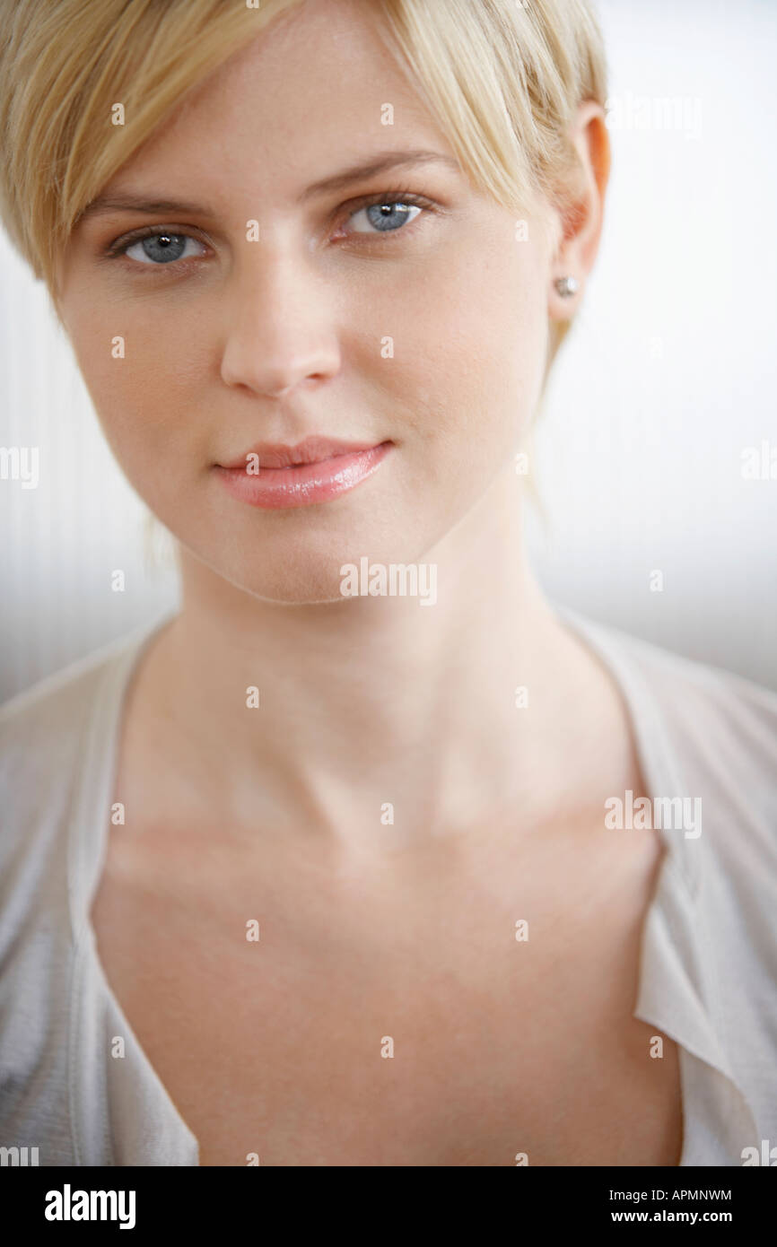 Portrait of blond young woman Stock Photo - Alamy