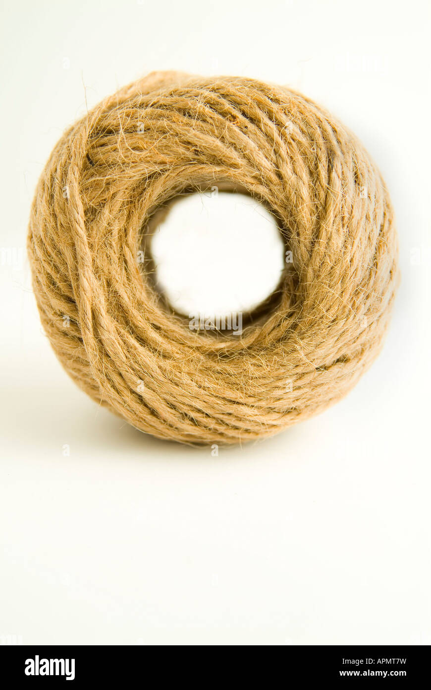 Close-Up Photograph of a Brown Twine Ball · Free Stock Photo