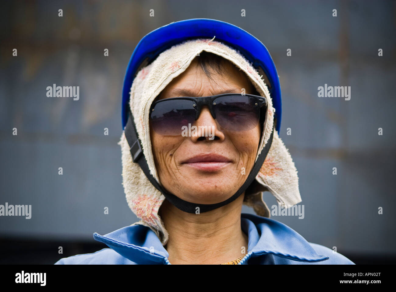 Woman welder, Aotai Ship Manufacturing Company, Yueqing, Zhejiang Province, China Stock Photo