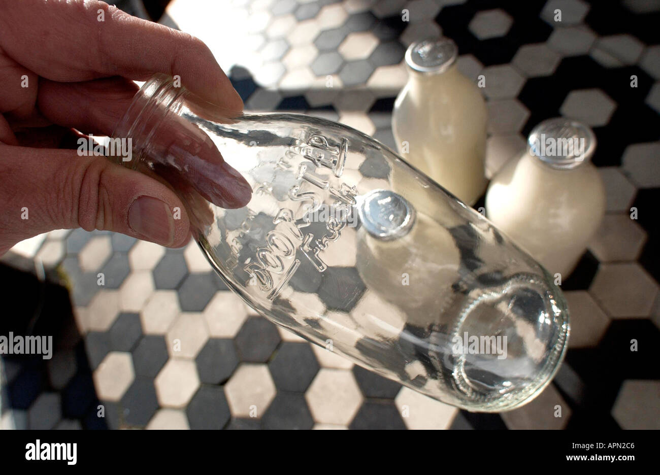 Pints of milk on doorstep hires stock photography and images Alamy