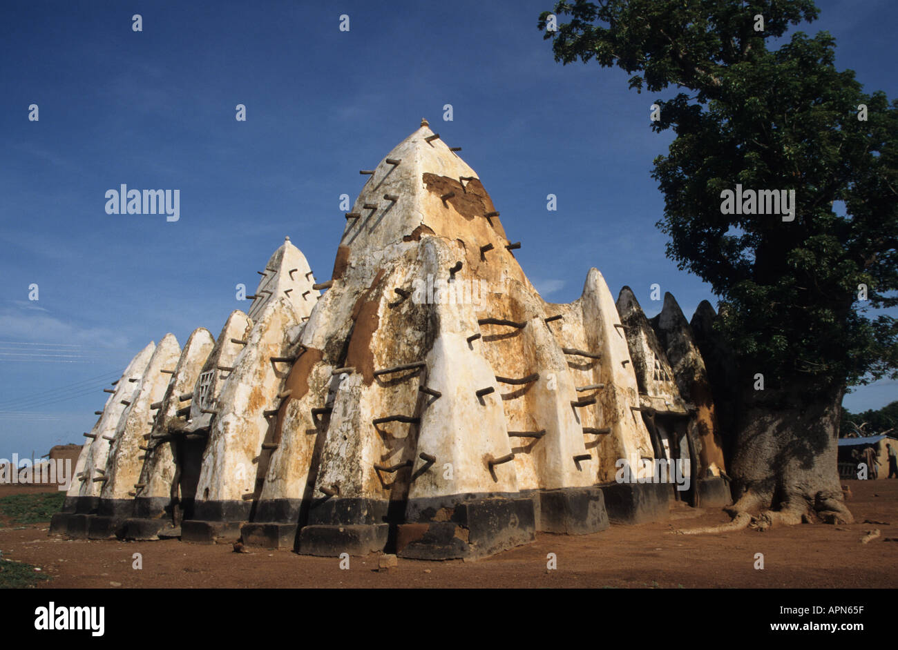 The mud brick Larabanga mosque built in the 13th C and the oldest in Ghana Stock Photo