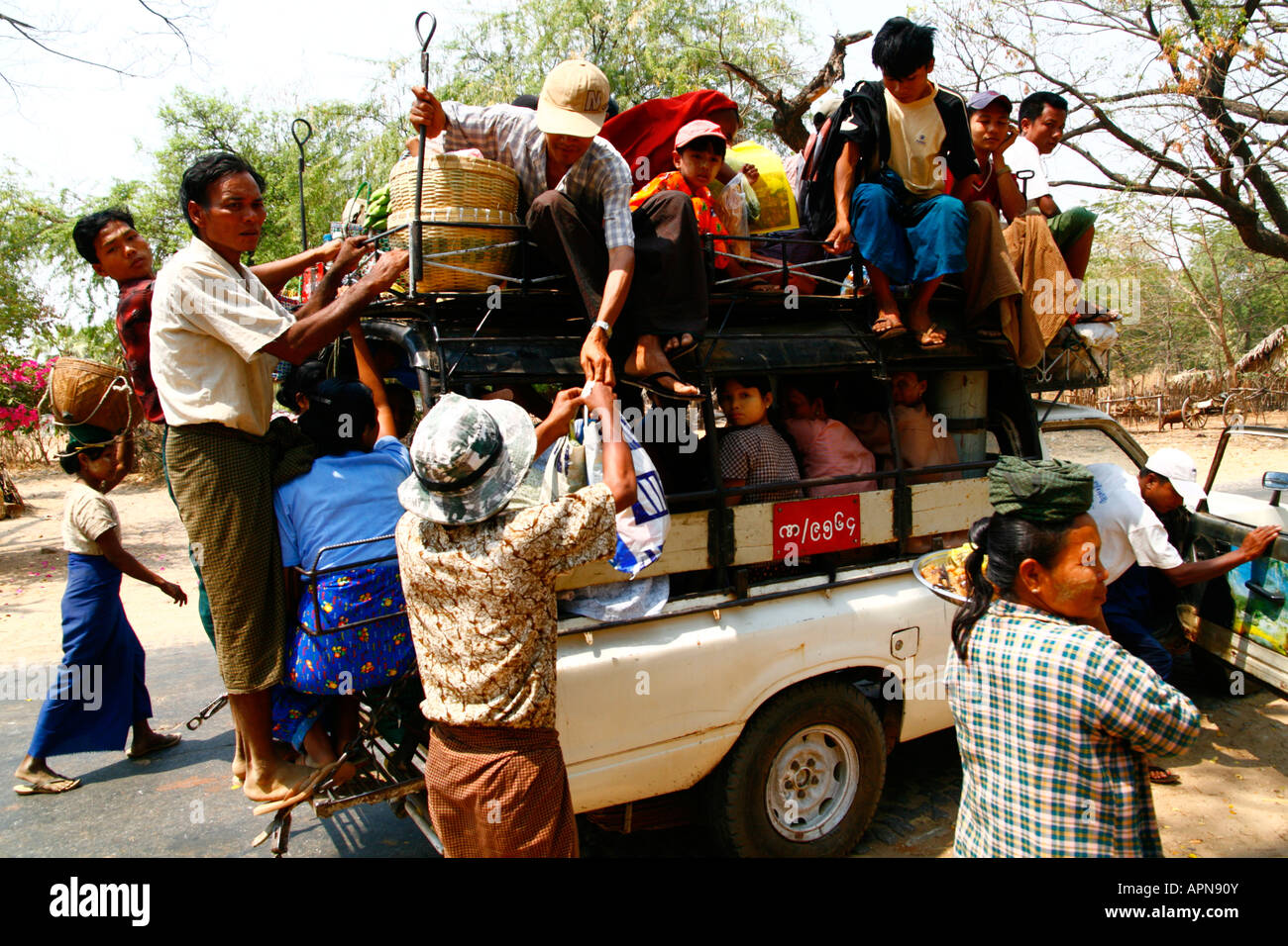 Very crowded bus hi-res stock photography and images - Alamy