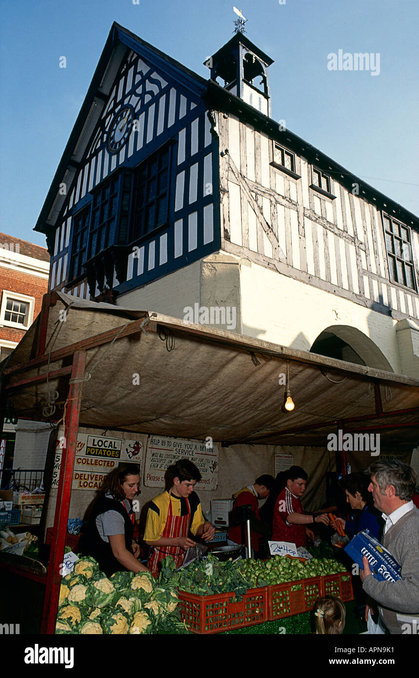 A stall selling fresh vegetables on Bridgnorth open air market Stock Photo