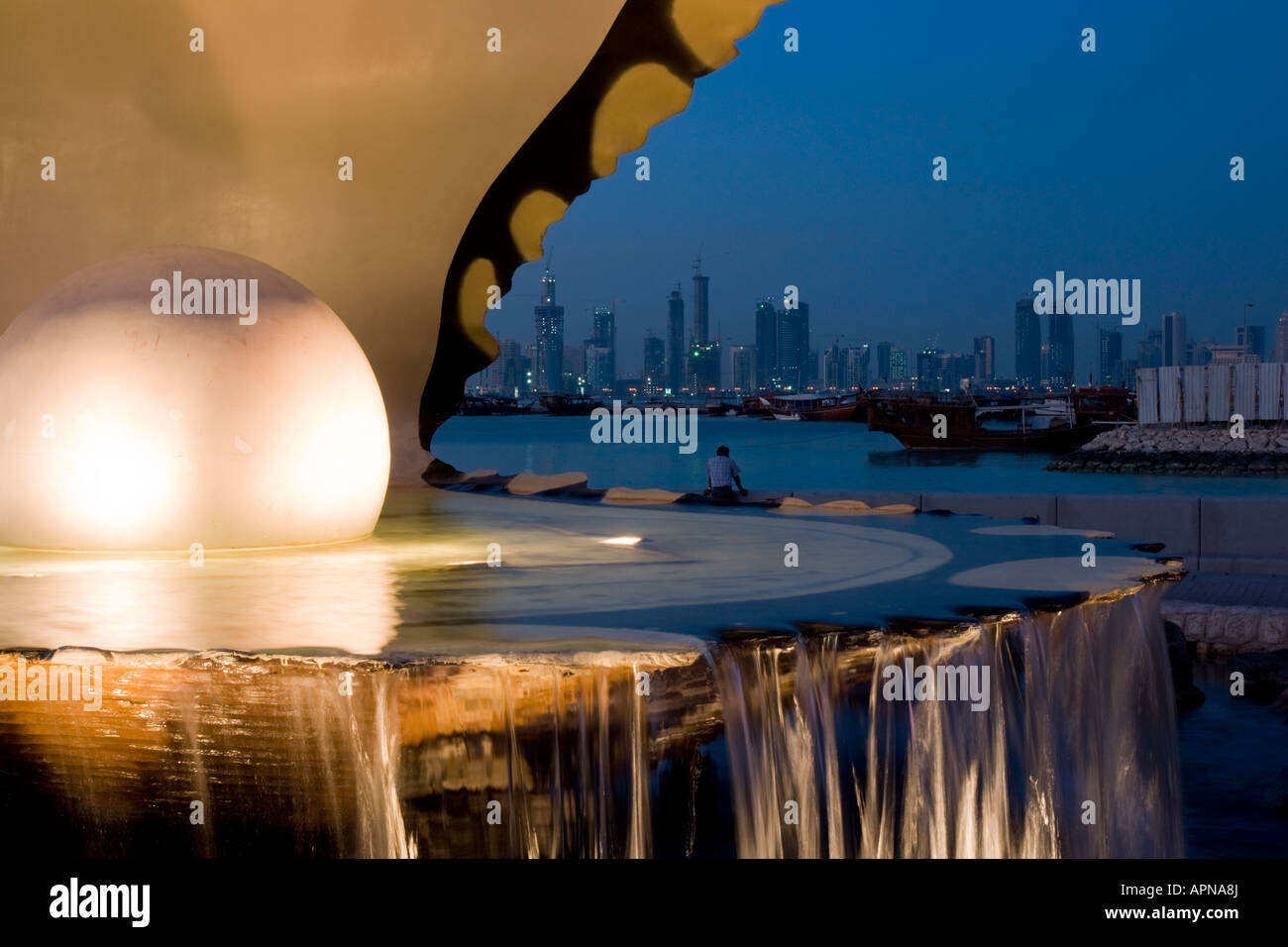 Pearl sculpture doha hi-res stock photography and images - Alamy