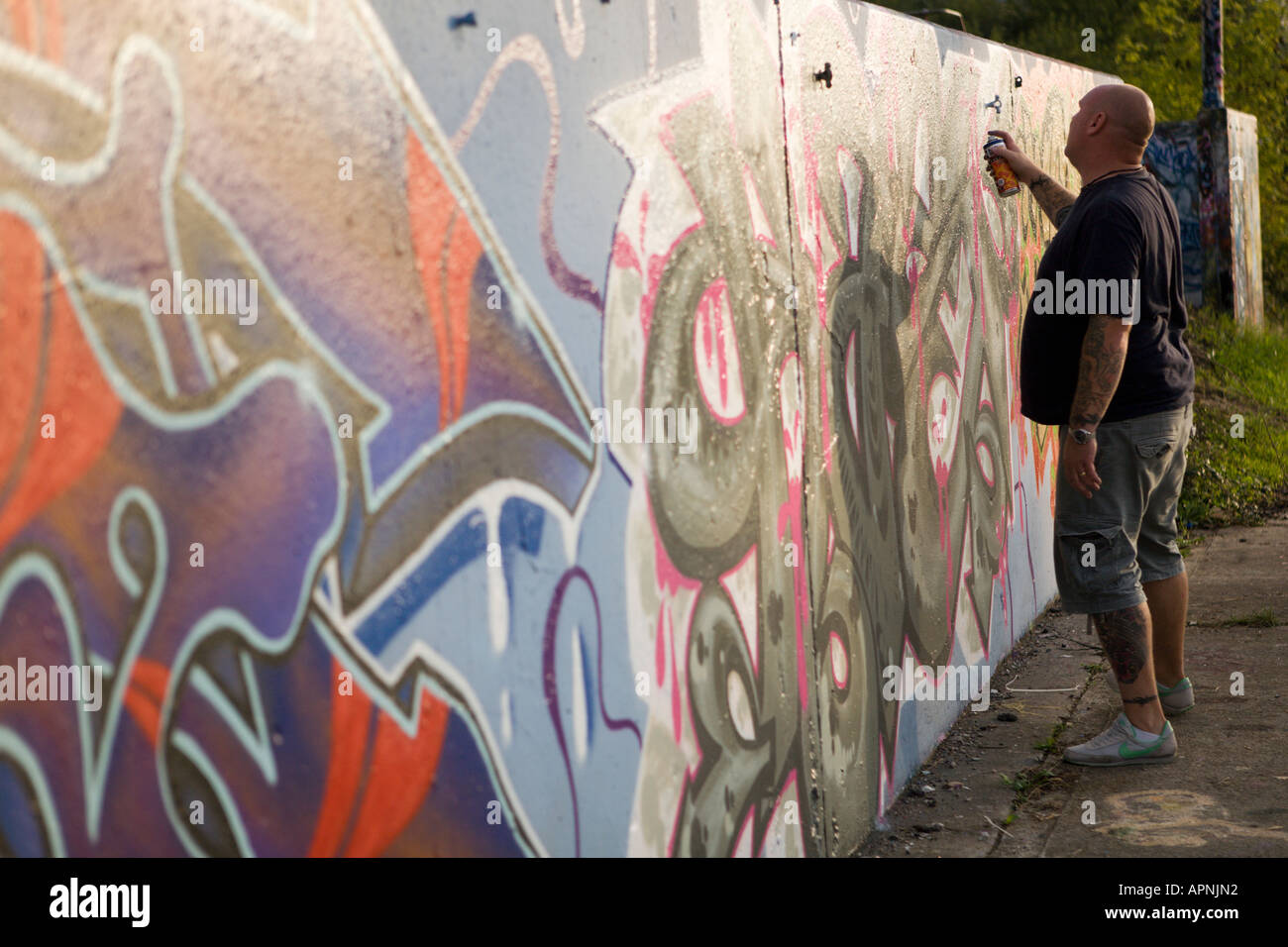 man spray painting a wall Stock Photo Alamy
