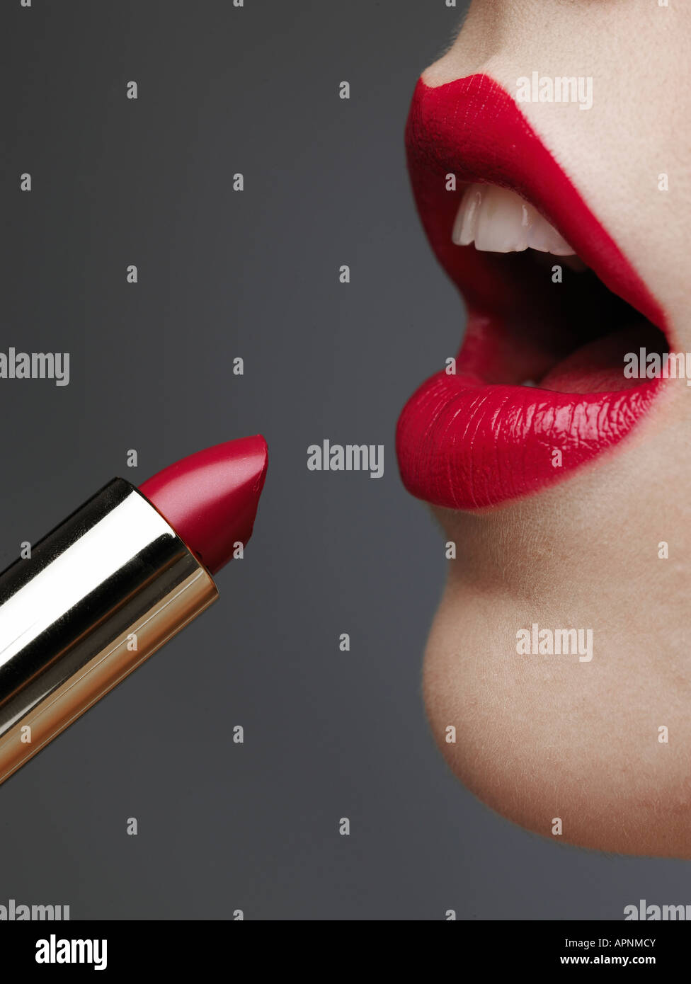 Applying lipstick hires stock photography and images Alamy