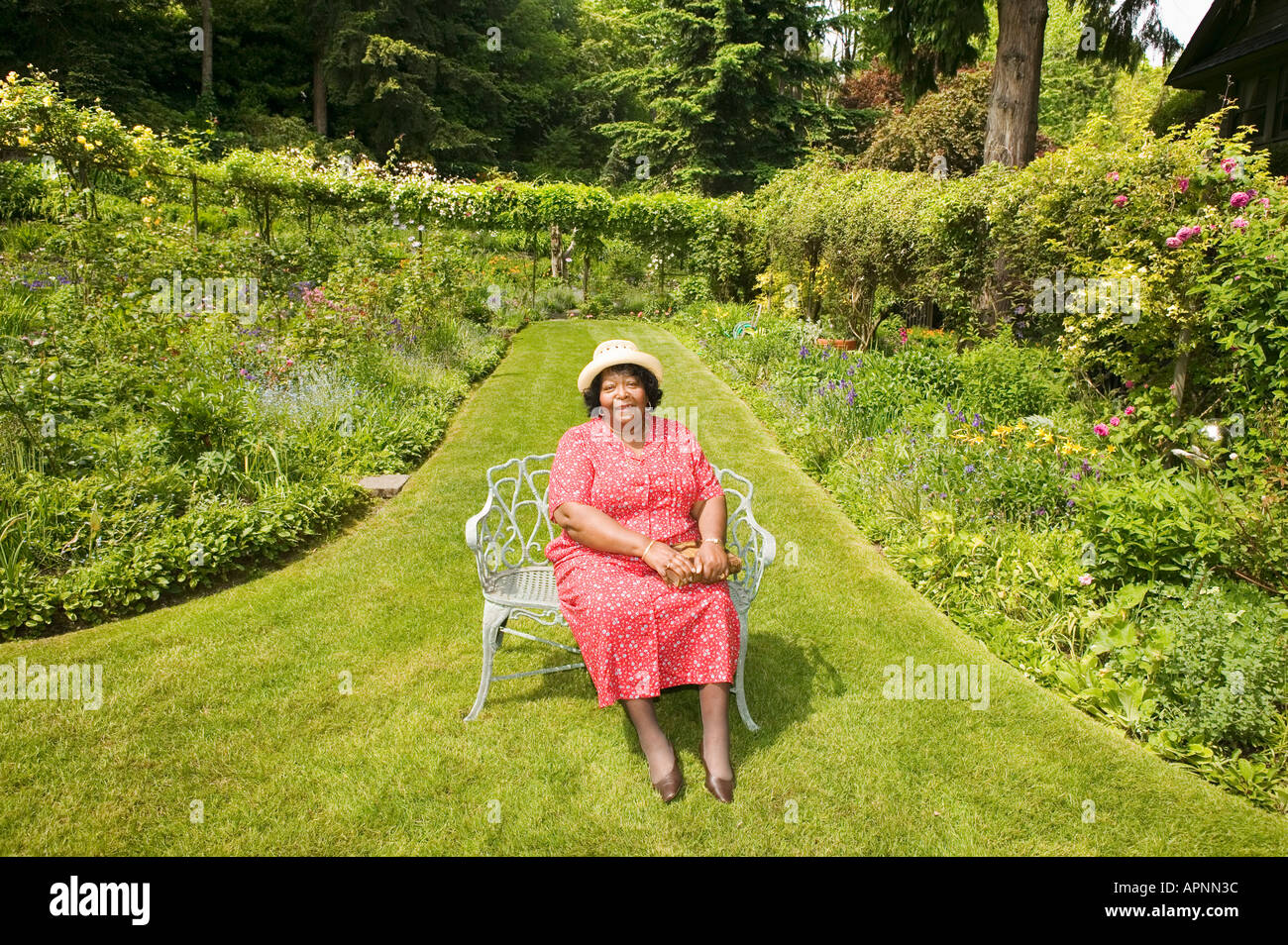 Old black woman sitting outside hi-res stock photography and images - Alamy