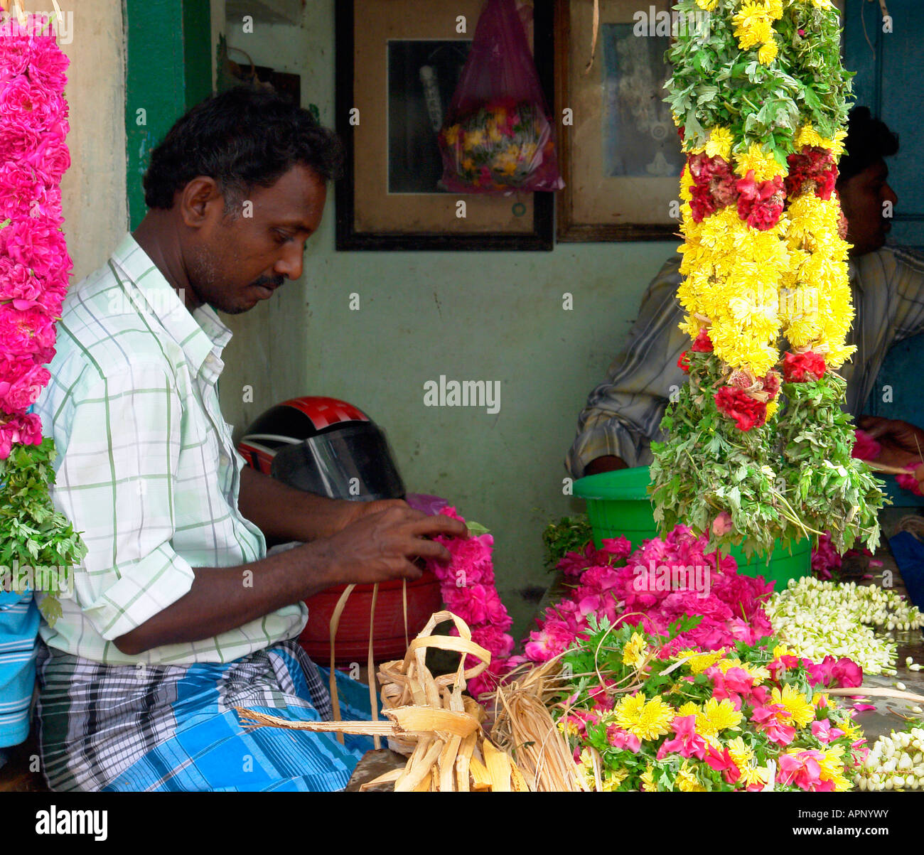 Indian Flower Garland High Resolution Stock Photography and Images Alamy