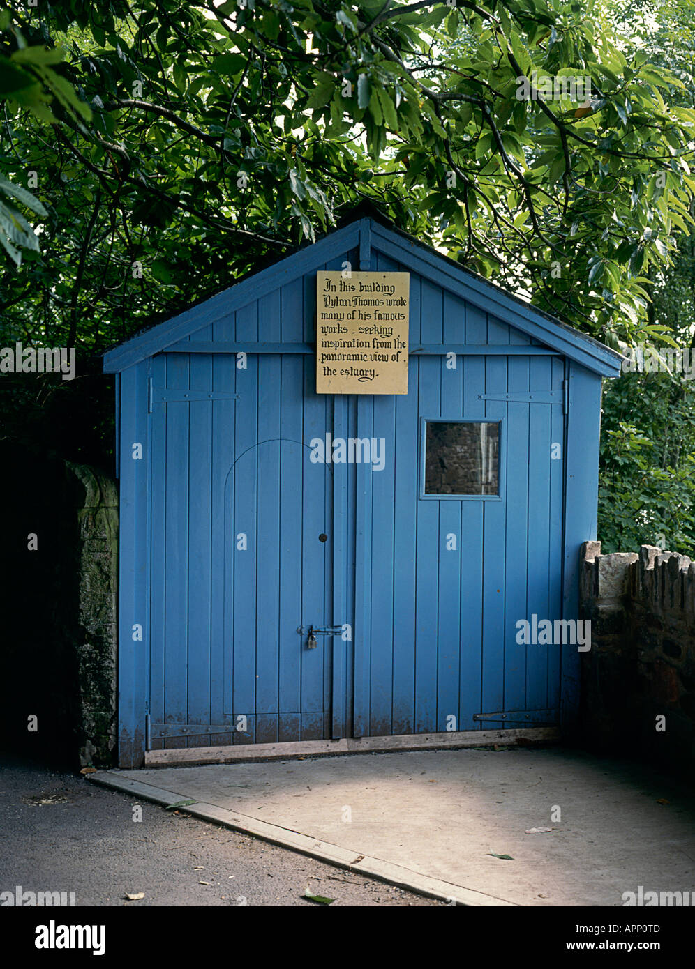 The Dylan Thomas writing shed at Laugharne Stock Photo - Alamy