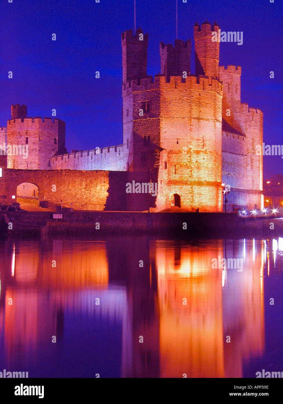 Caernarfon castle Wales at night Stock Photo Alamy