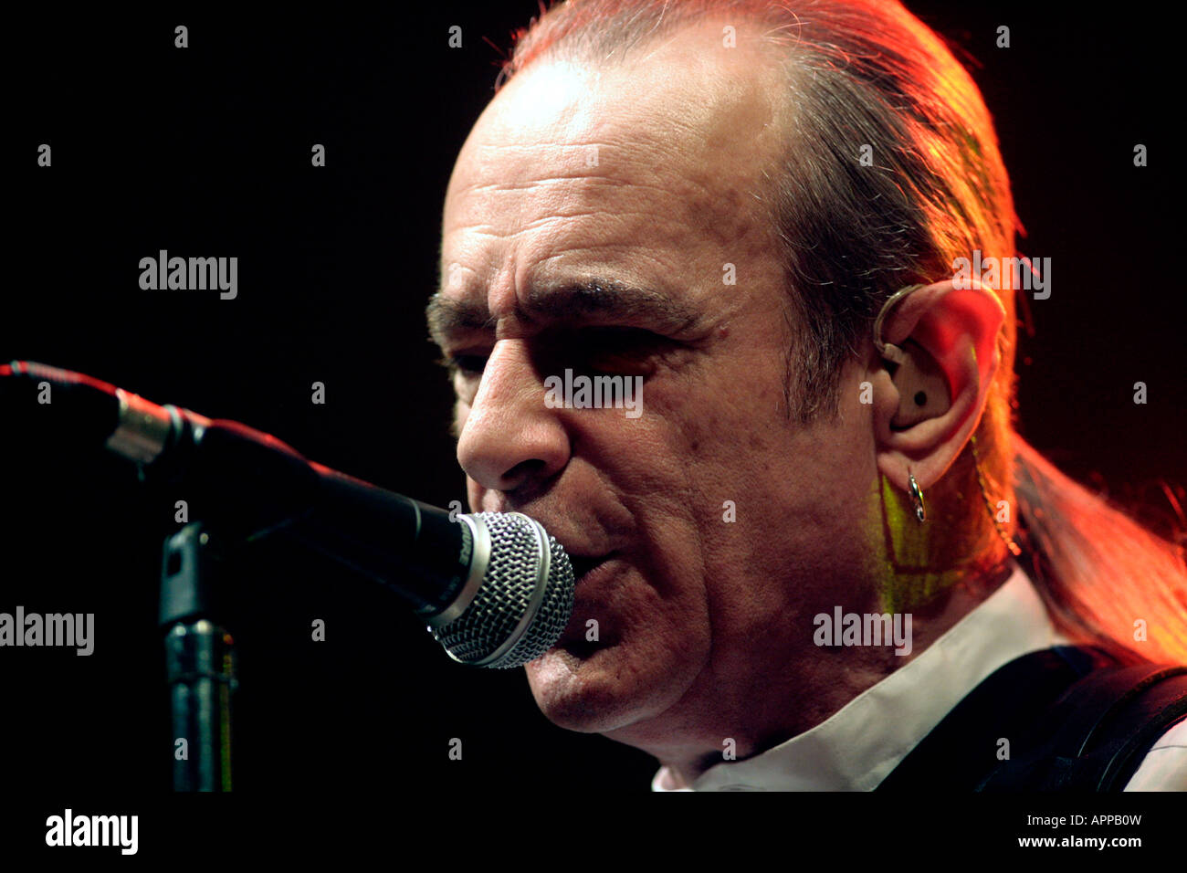 Status Quo at the Nottingham Indoor Arena. Francis Rossi the lead