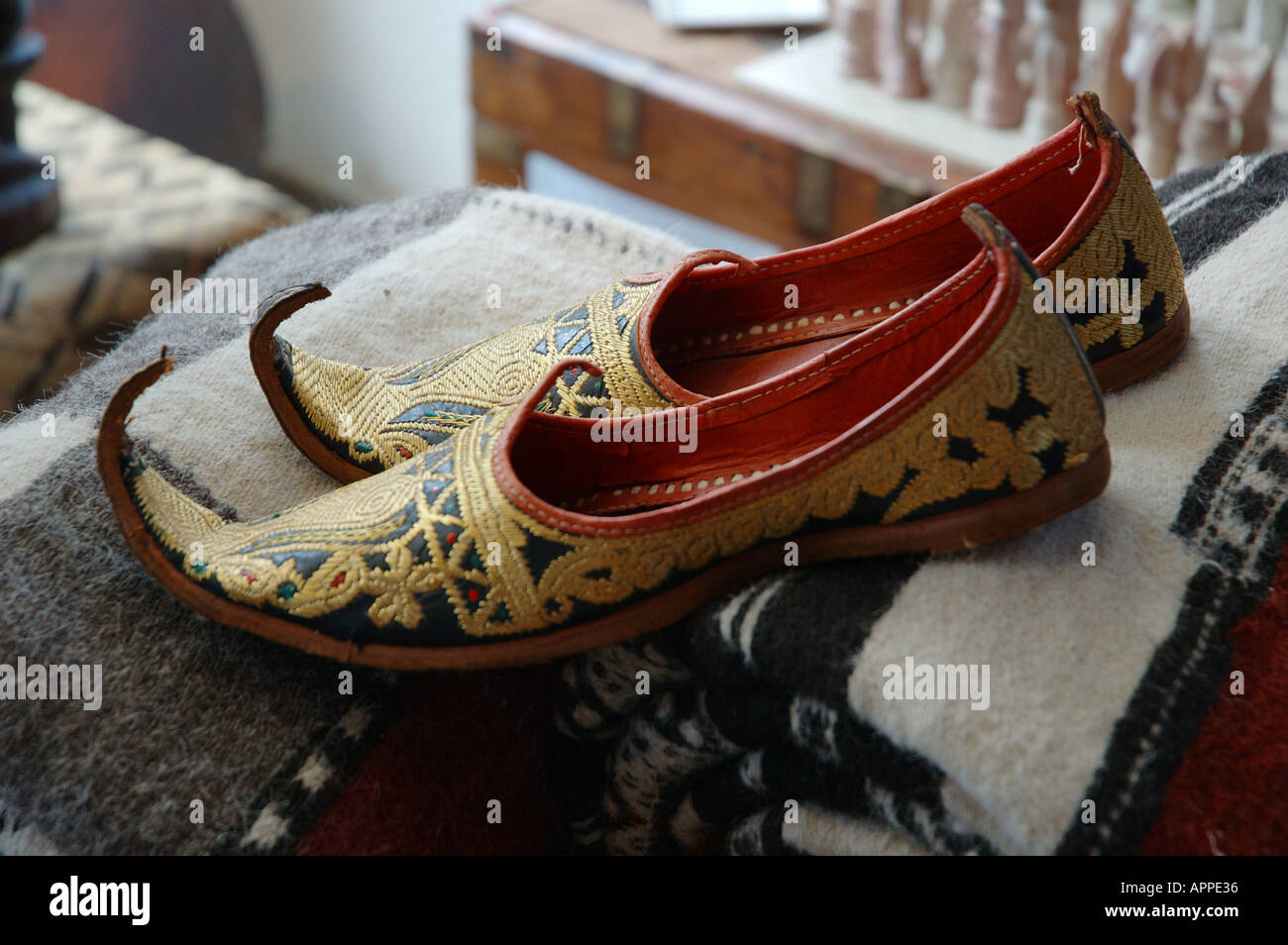Arabian pointy shoes discount