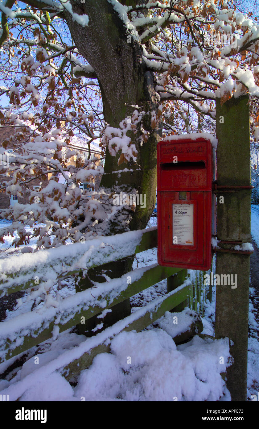 Snow covered post boxes hi-res stock photography and images - Alamy