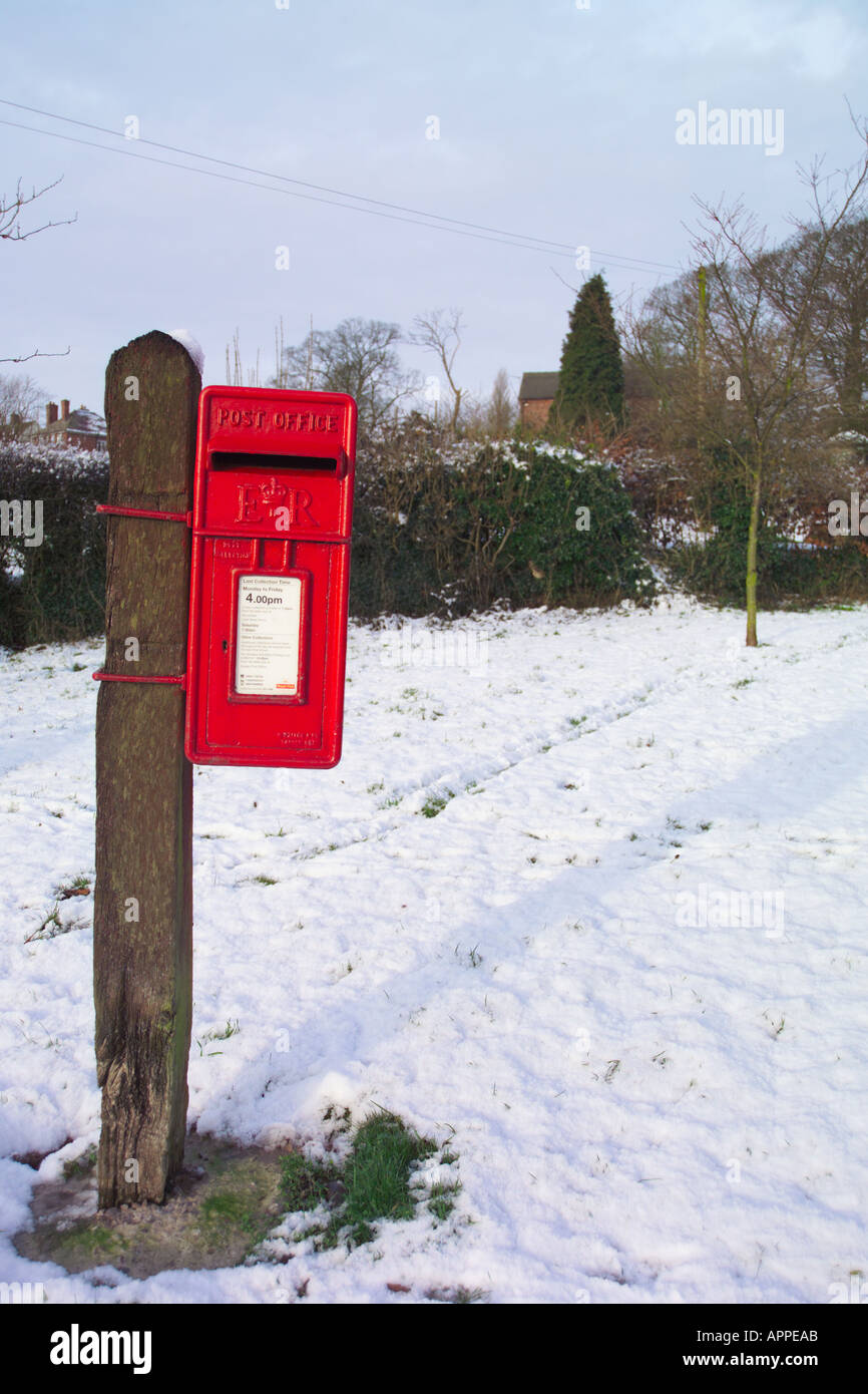 Snow covered post boxes hi-res stock photography and images - Alamy
