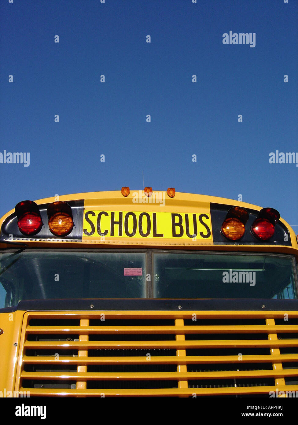 Yellow school bus blue sky hi-res stock photography and images - Alamy