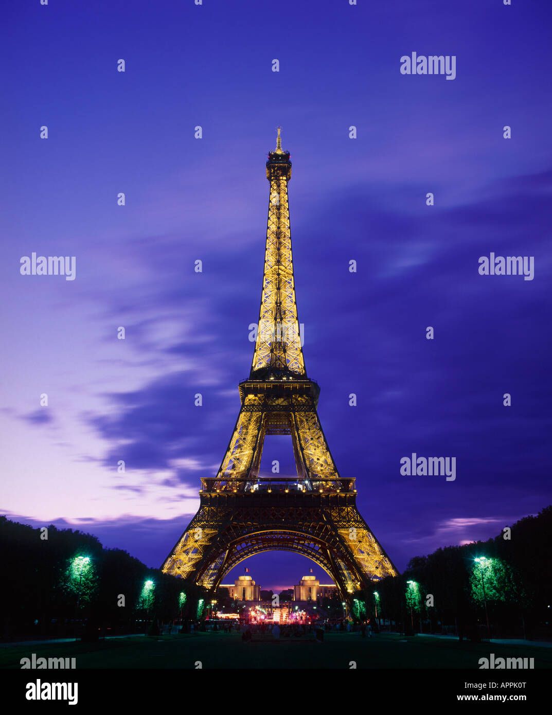 Eiffel tower night illuminated eu hi-res stock photography and images ...