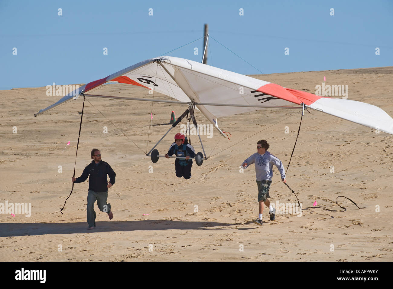 Glider Ridge Riding Jockey's ridge state park hang gliding hi-res stock photography and ...