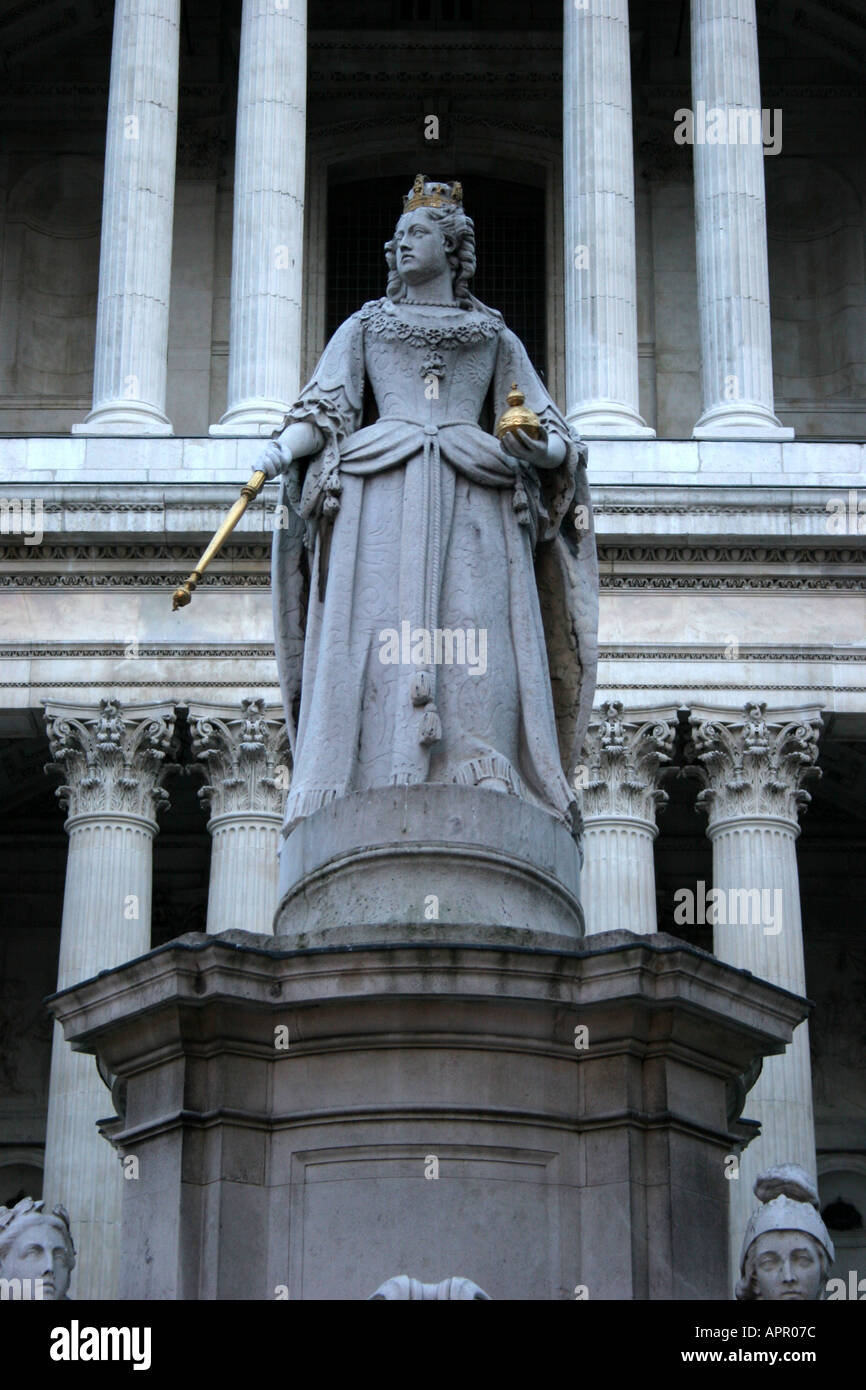 Statue of Queen Anne, outside St Paul's Cathedral, London, UK Stock