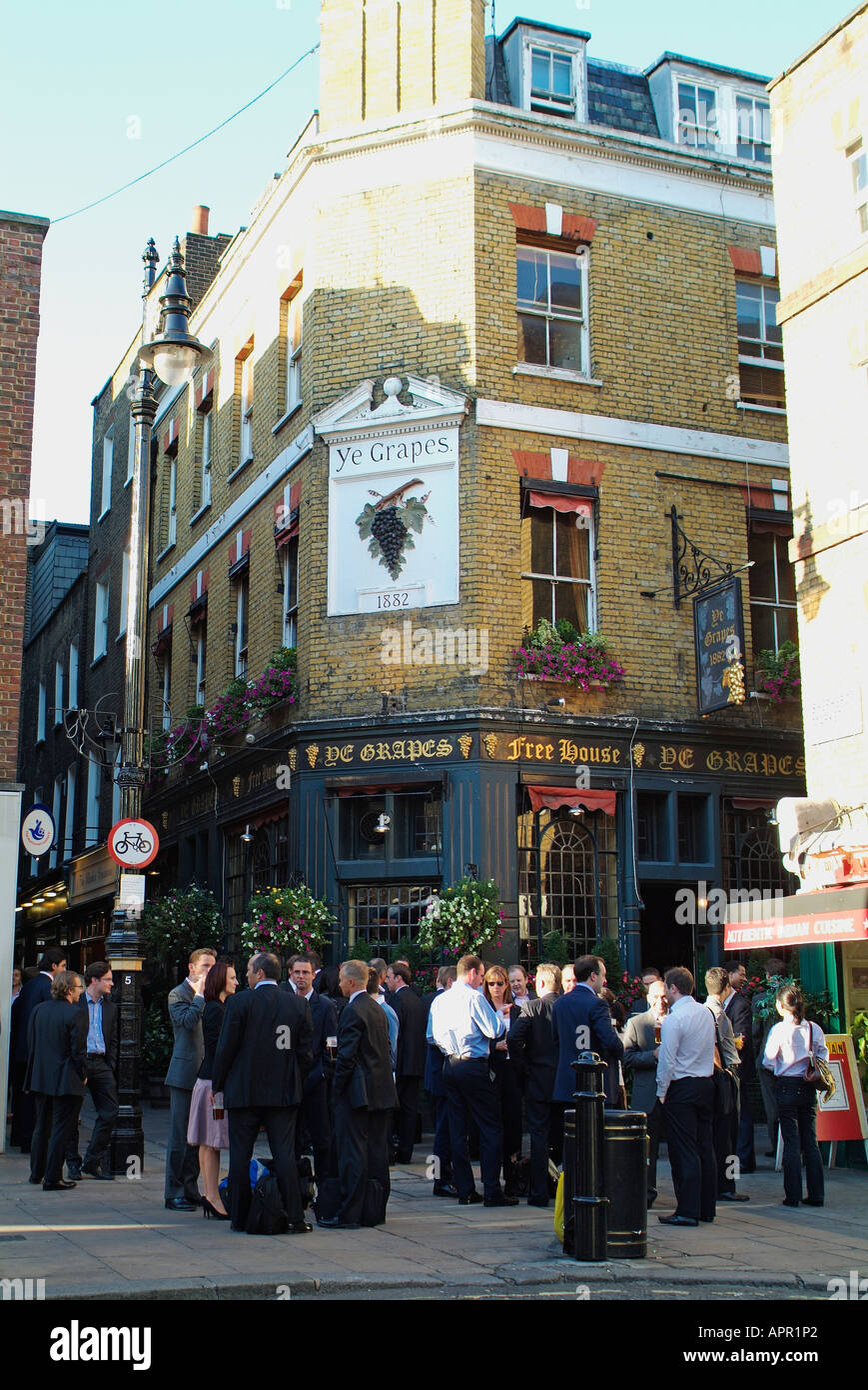 Shepherd Market Mayfair London Uk High Resolution Stock Photography And shepherd-market-mayfair-london-uk-high-resolution-stock-photography-and