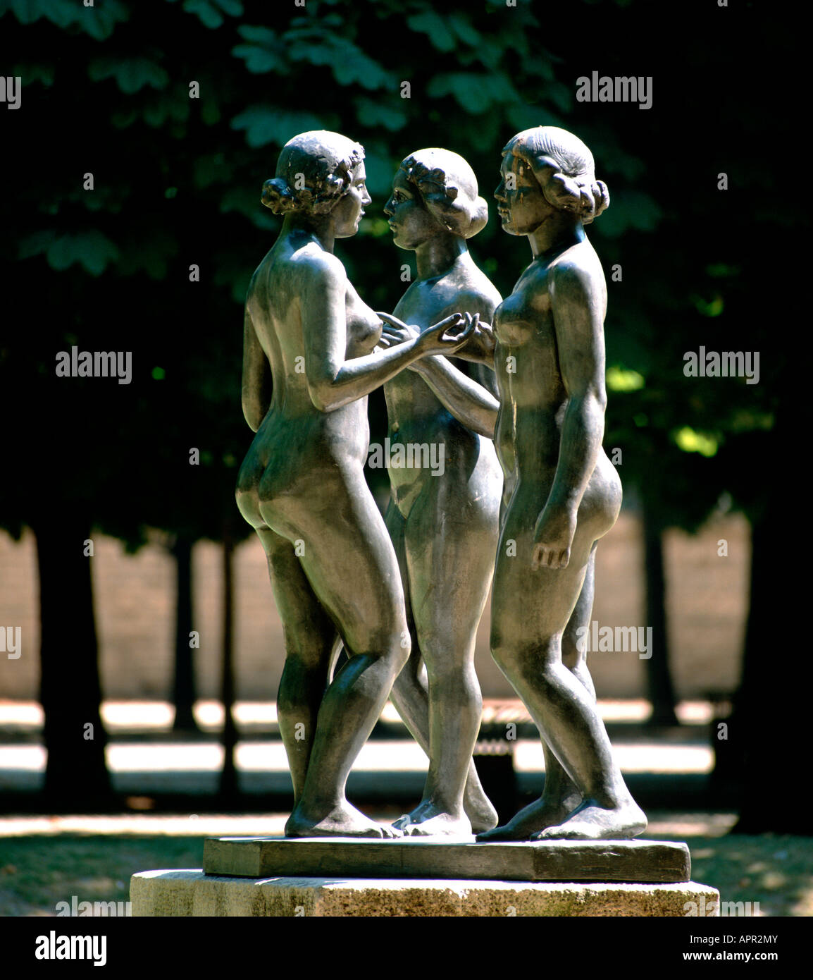 EU FR France Region Ile de France Paris 1 Arrondissement The Jardin des Tuileries 3 women sculpture Medium format more images on Stock Photo
