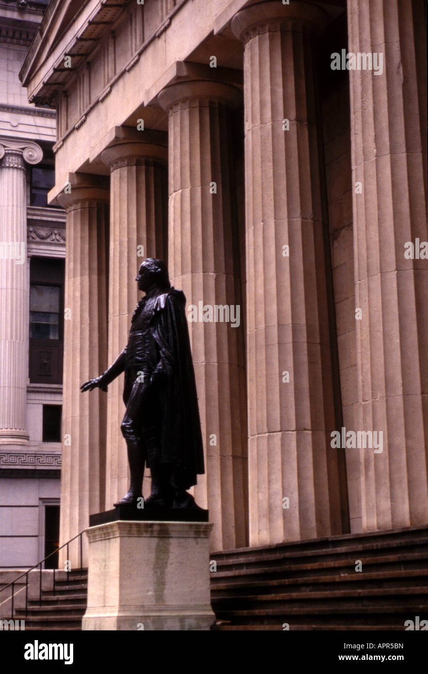 Statue of George Washington in front of Federal Hall in Manhattan Wall ...