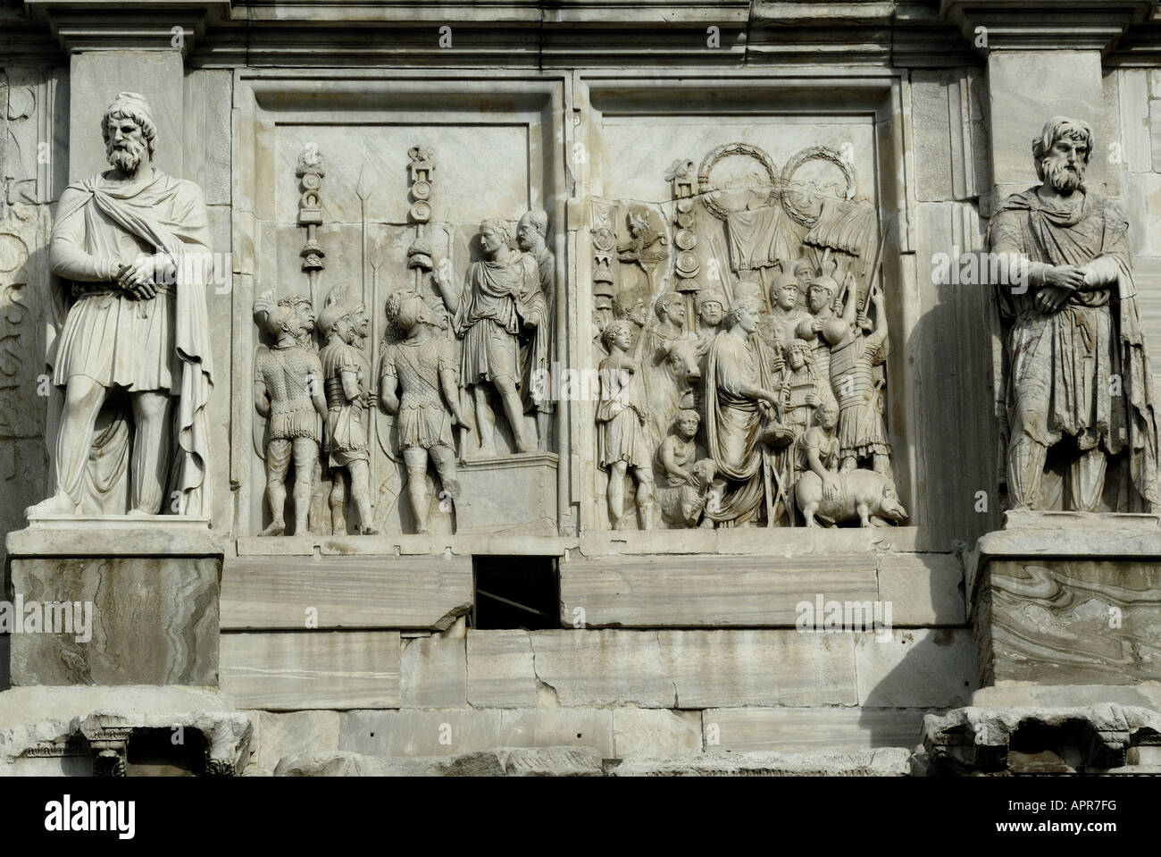 Arch of triumph of the Roman emperor Costantino in the forum Traiano in ...